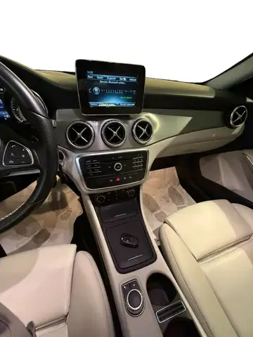 Mercedes-Benz Gla view 2