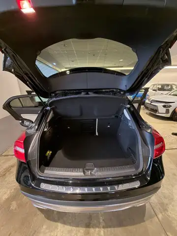 Mercedes-Benz Gla view 14