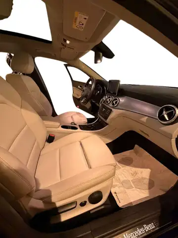 Mercedes-Benz Gla view 23