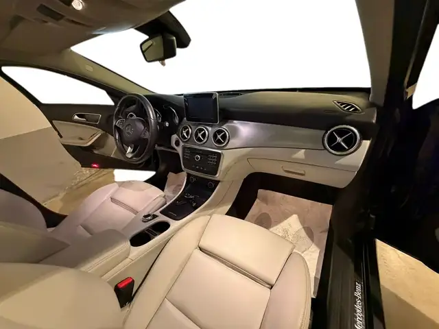 Mercedes-Benz Gla view 21