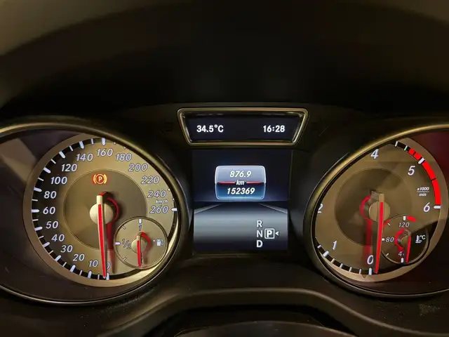 Mercedes-Benz Gla view 3