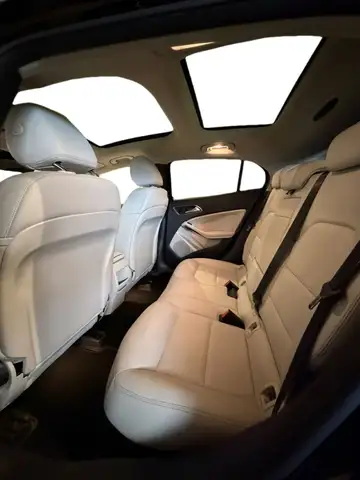 Mercedes-Benz Gla view 12