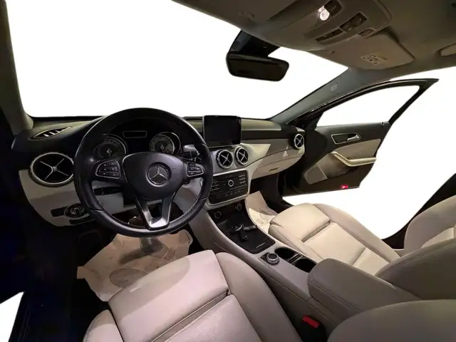 Mercedes-Benz Gla view 8