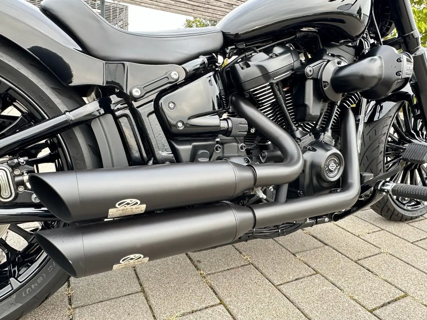Harley-Davidson Breakout Noir - 1