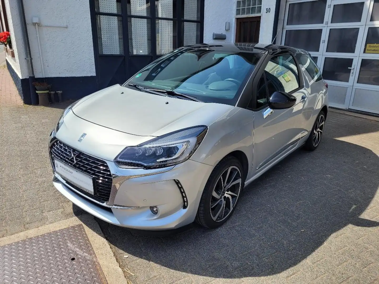 DS Automobiles DS 3 So Chic 130,Klima,Navi,Sitzhzg.,Kamera Noir - 1
