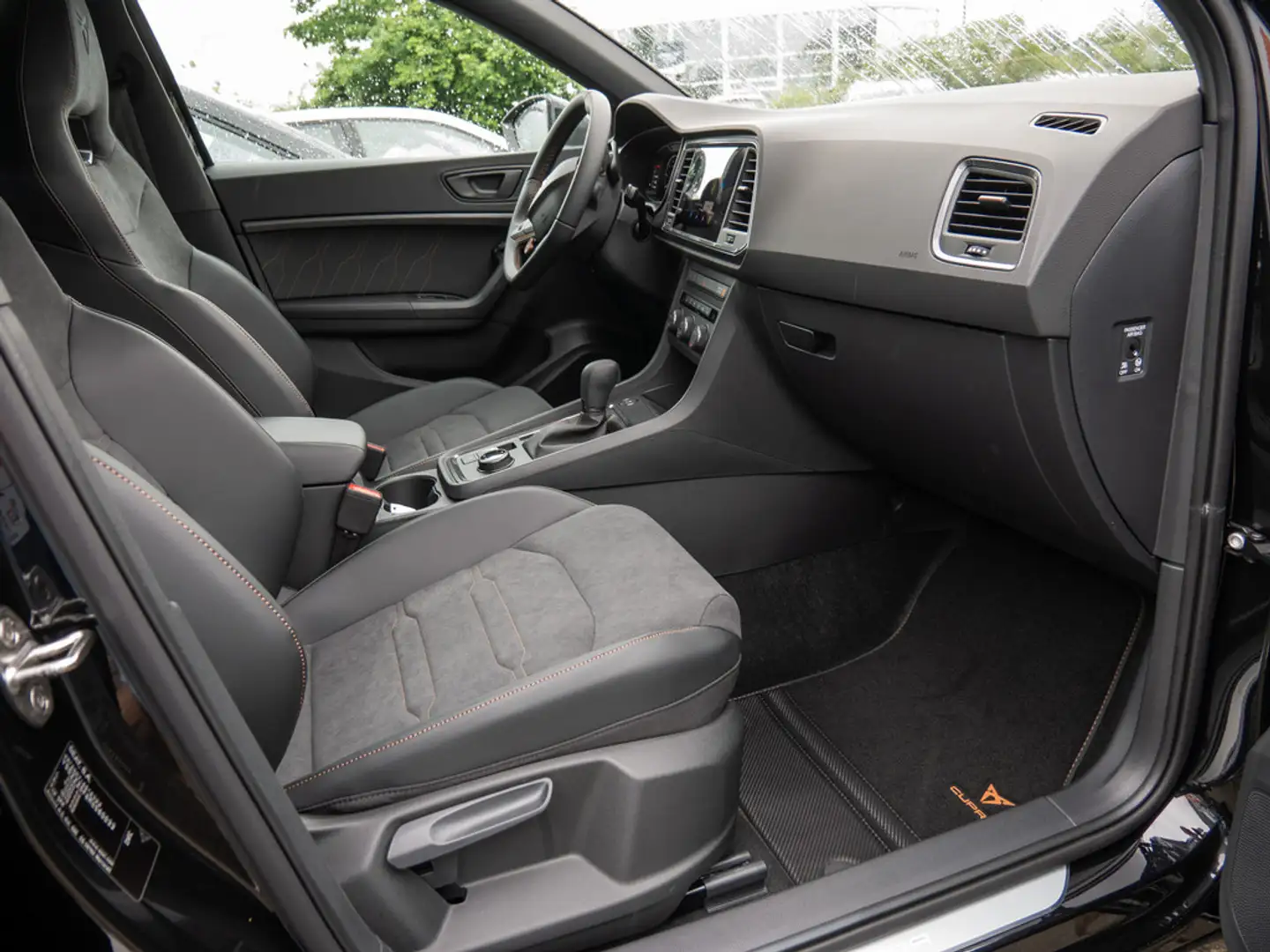 CUPRA Ateca 2.0 TSI VZ 4Drive NAVI AHK ACC LED 360° Zwart - 2