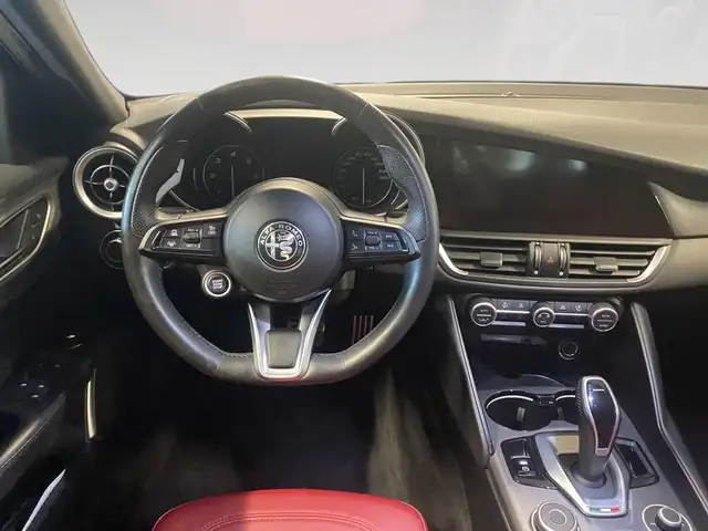 Alfa Romeo Giulia view 20