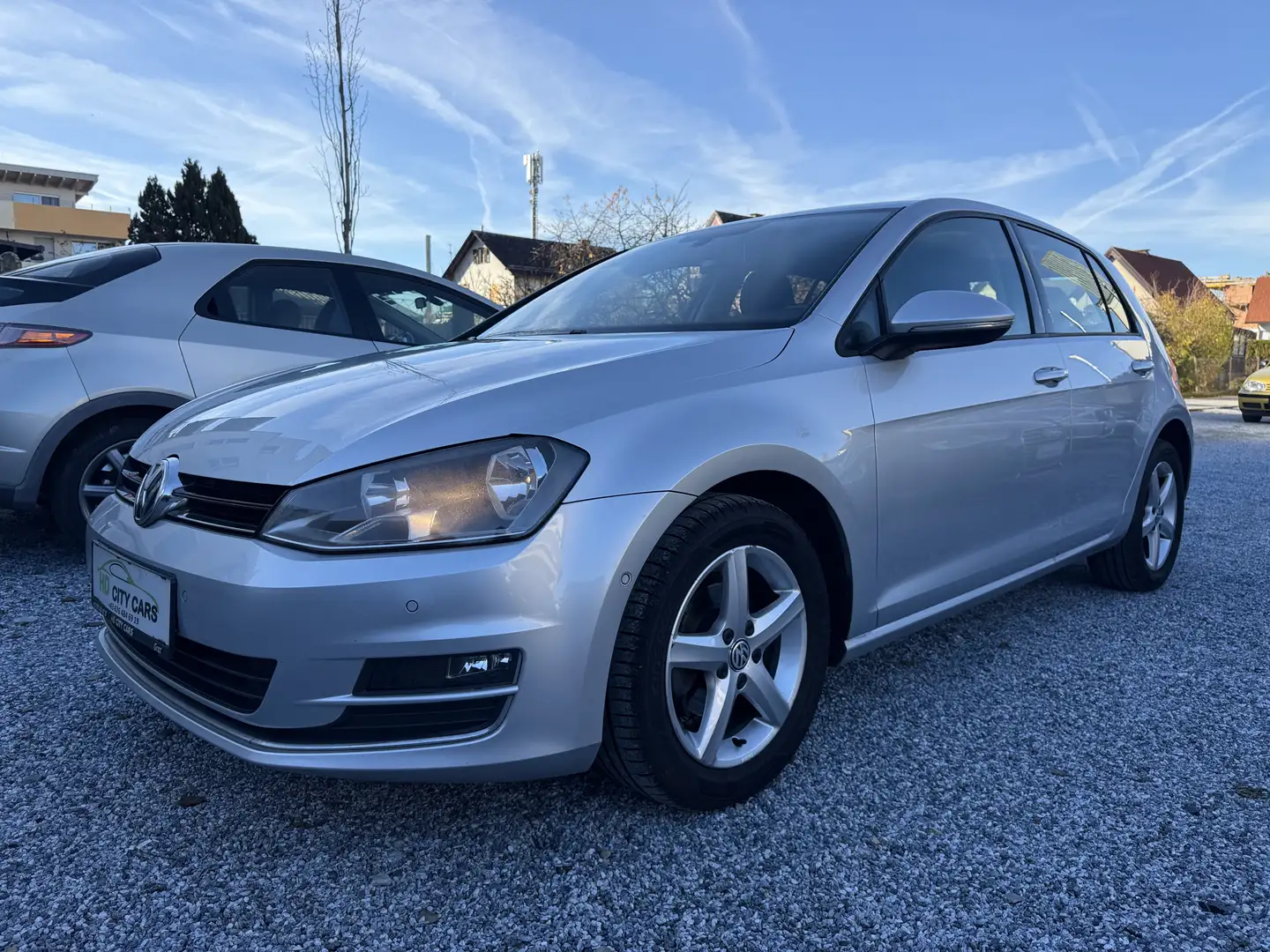 Volkswagen Golf Highline BMT 1,6 TDI ERSTBESITZ/FRISCHE PICKERL!! - 1