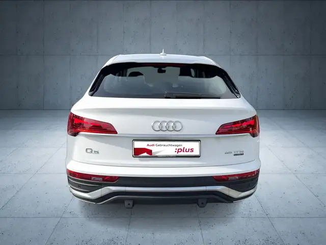 Audi Q5 view 4