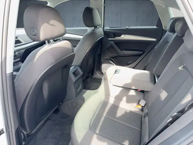 Audi Q5 view 12