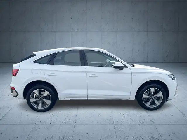 Audi Q5 view 6