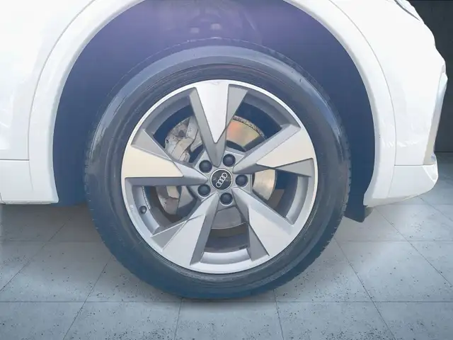 Audi Q5 view 7