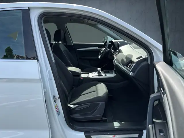 Audi Q5 view 15
