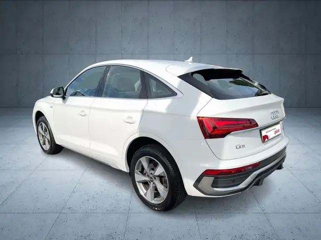 Audi Q5 view 3