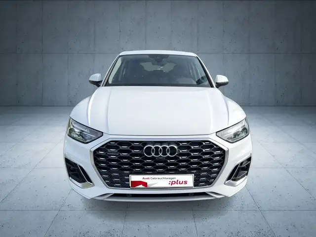 Audi Q5 view 8