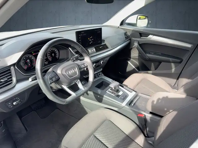 Audi Q5 view 9