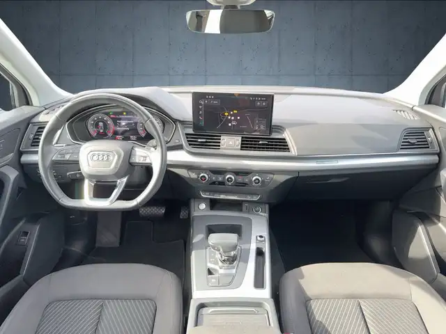 Audi Q5 view 11