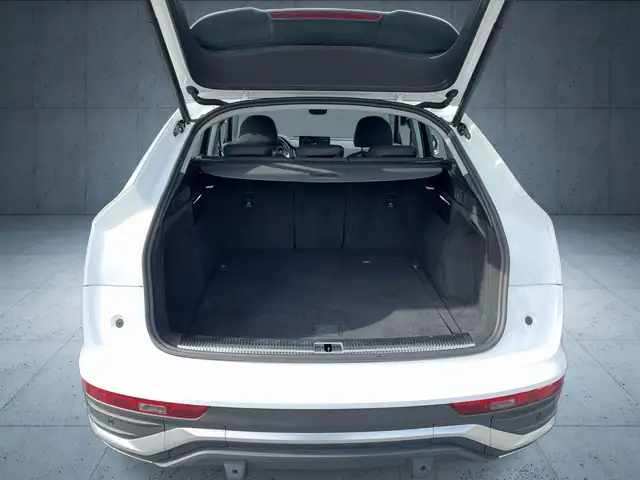 Audi Q5 view 13