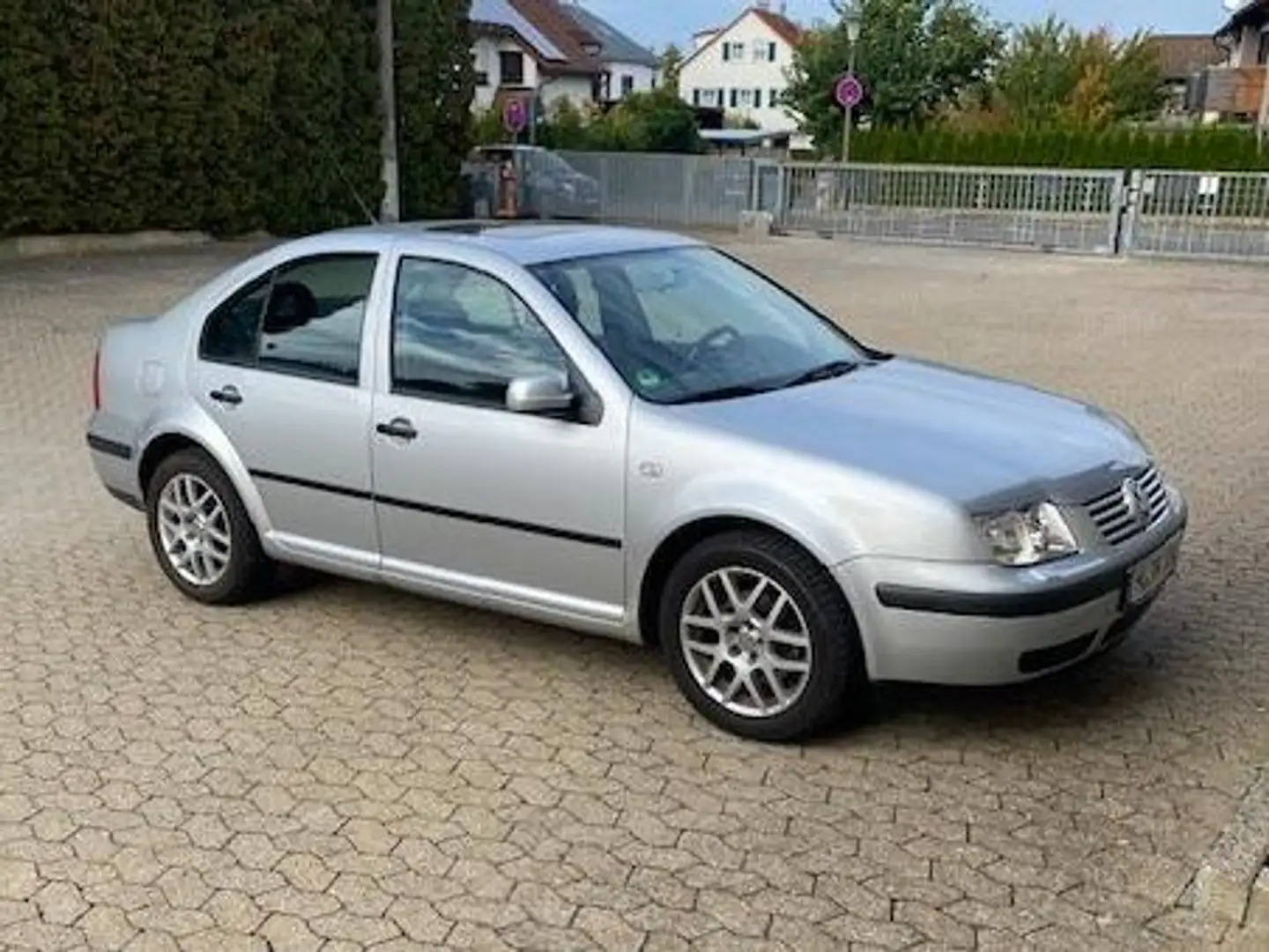 Volkswagen Bora Bora 1.6 Edition - 1