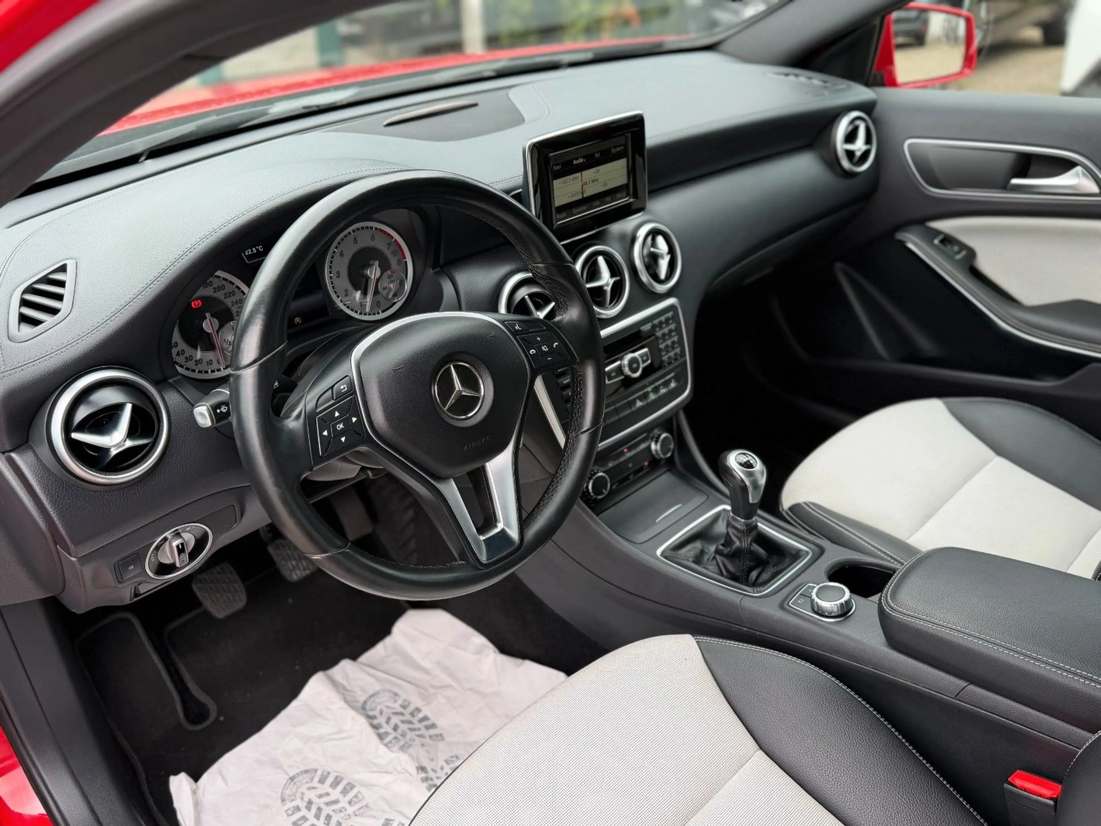 Mercedes-Benz A 180 Style  Xenon Kamera SHZ  2.Hand S-Heft — photo 12