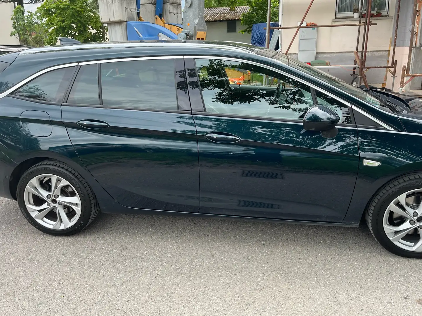 Opel Astra 1.6 D (CDTI) Automatik Sports Tourer Innovation Grün - 1