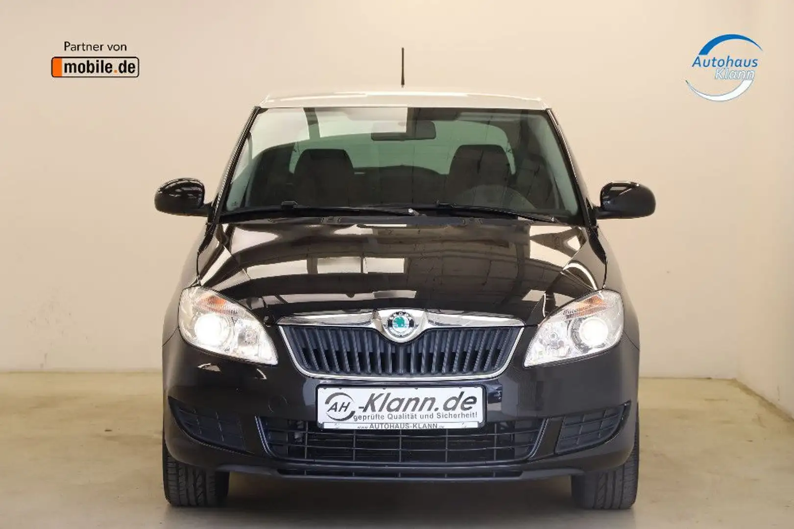 Skoda Fabia 1.2 TSI 86 PS Ambiente SHZ Klima Tempomat Černá - 2