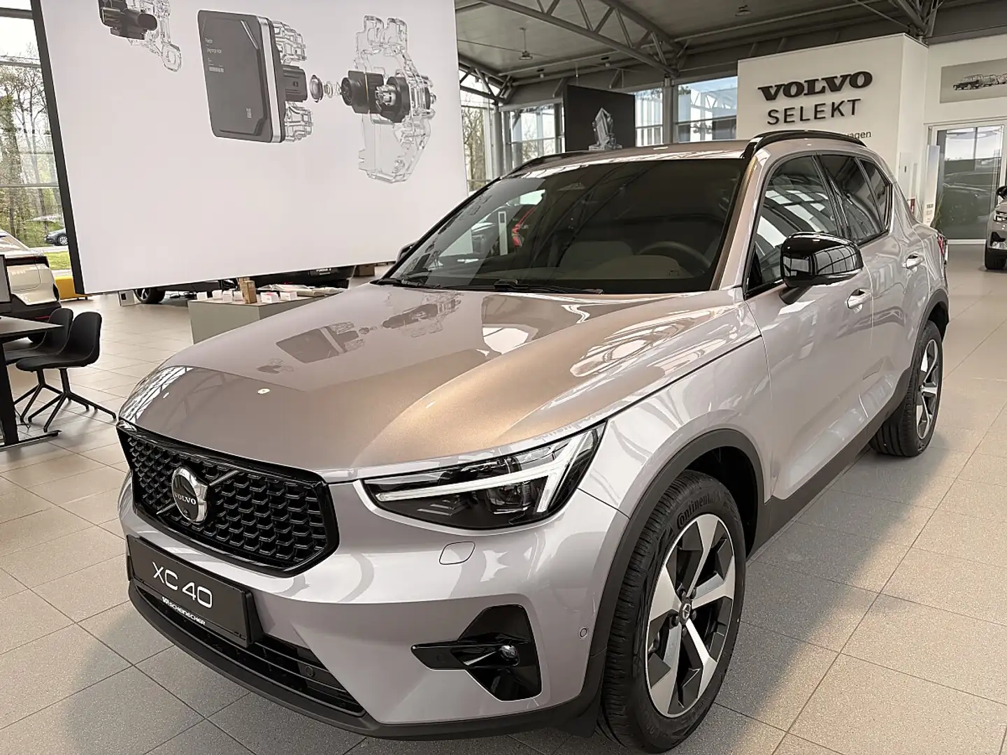 Volvo XC40 B3 Plus Dark Aut. Silber - 2