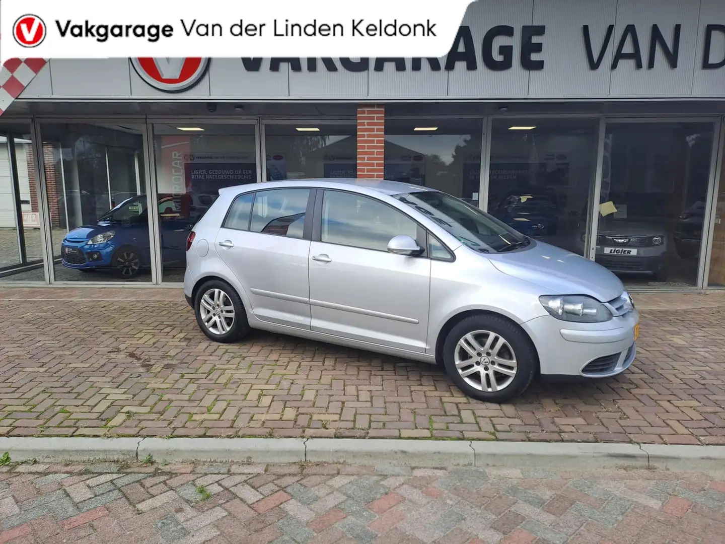 Volkswagen Golf Plus 1.6 FSI Comfortline Grijs - 2