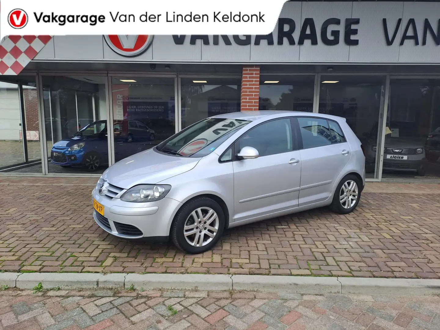 Volkswagen Golf Plus 1.6 FSI Comfortline Grijs - 1