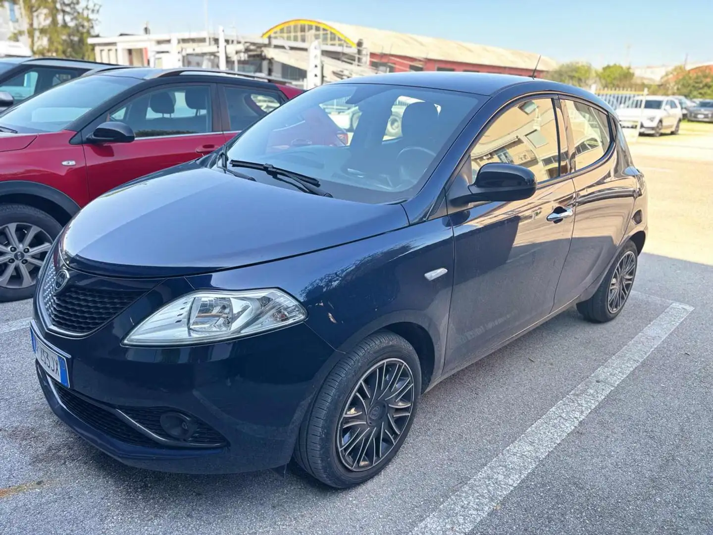 Lancia Ypsilon 1.0 FireFly 5 porte S&S Hybrid Ecochic Gold Blu/Azzurro - 2