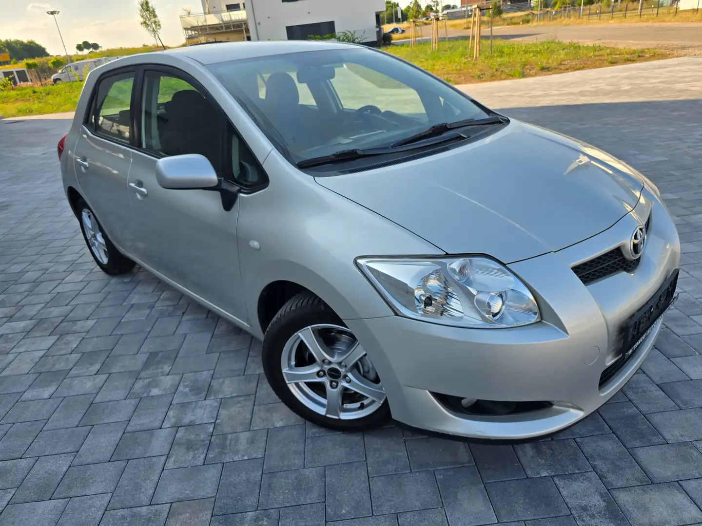 Toyota Auris Team Grau - 1