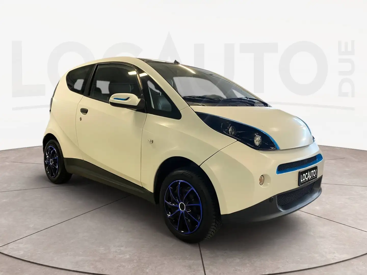 Bolloré Bluecar Weiß - 2