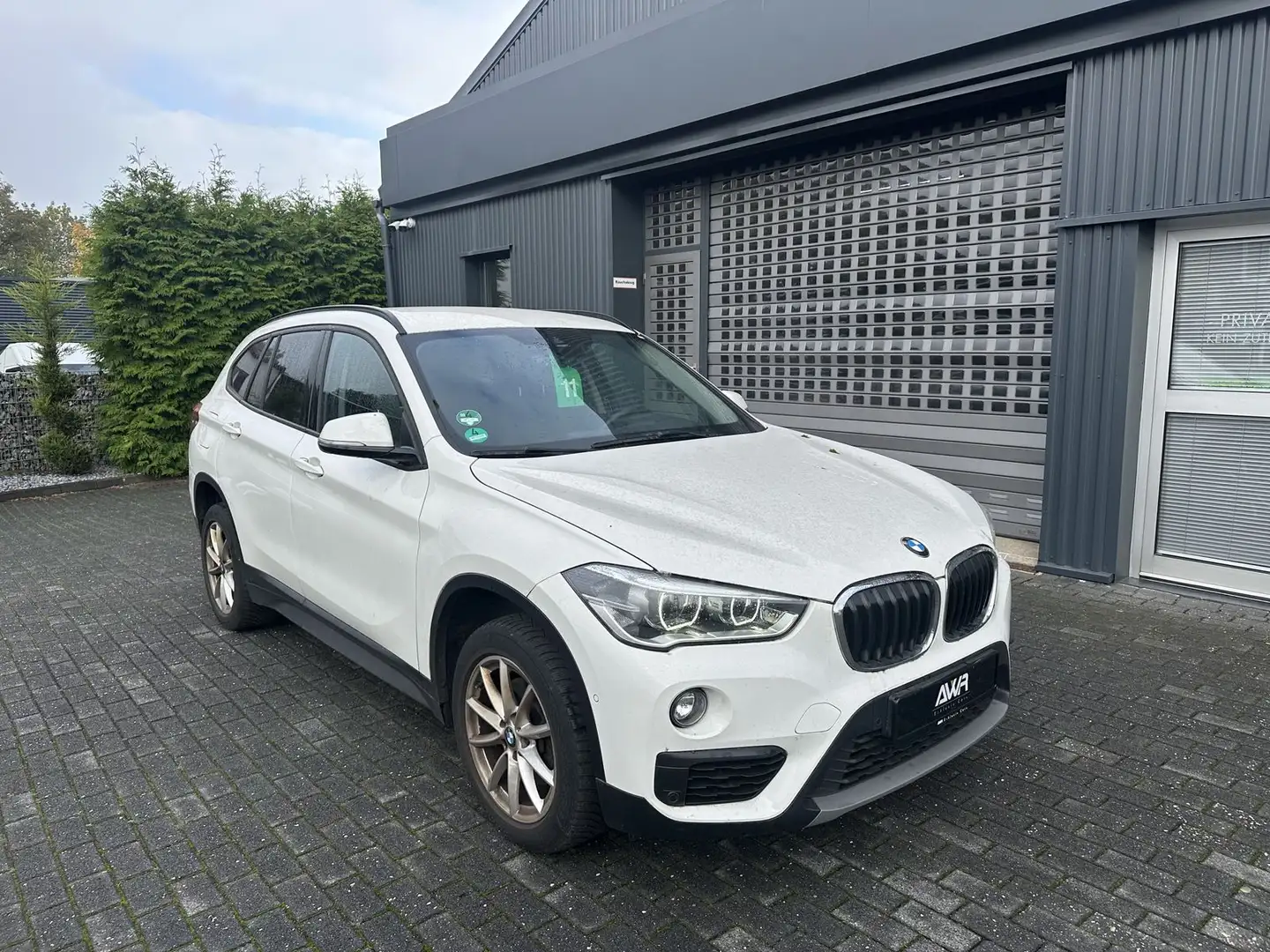 BMW X1 sDrive 18 i AUTOMATIK*NAVI* Weiß - 1