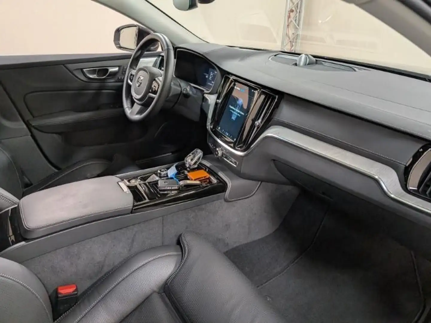 Volvo V60 T6 Ultra Bright Recharge Plug-In Hybrid A Grau - 2