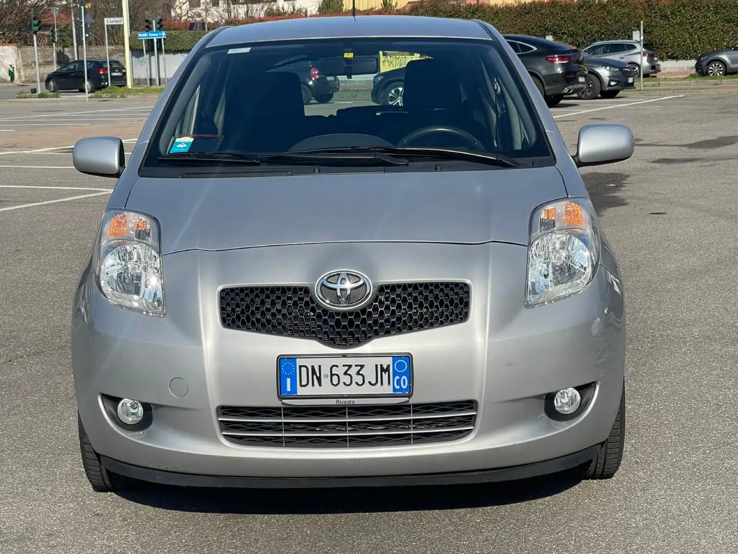 Toyota Yaris 5p 1.3 Sol AUTOMATIC Silver - 2