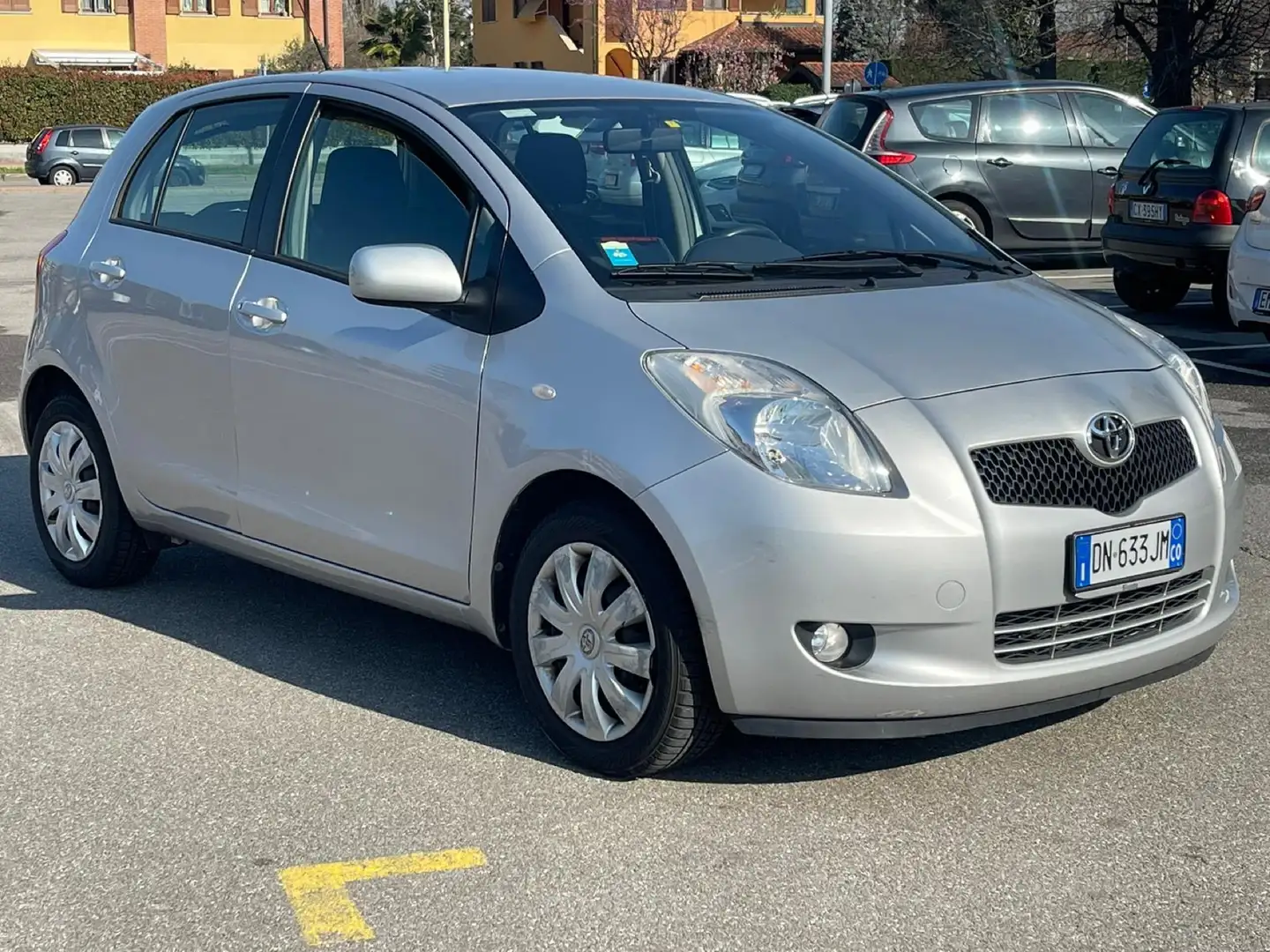 Toyota Yaris 5p 1.3 Sol AUTOMATIC Silver - 1