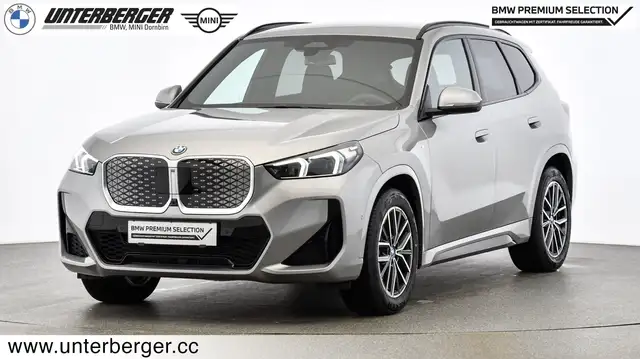 BMW iX1 eDrive20 M Sportpaket // Anhängerkupplung // Head-