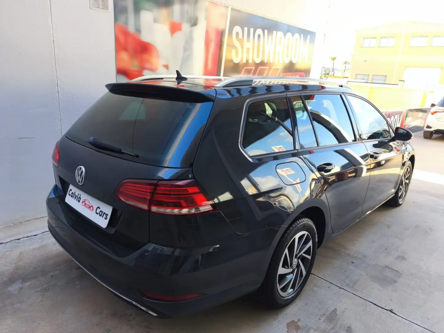 Volkswagen Golf Variant 1.6TDI Business and Navi Ed. Gris - 2