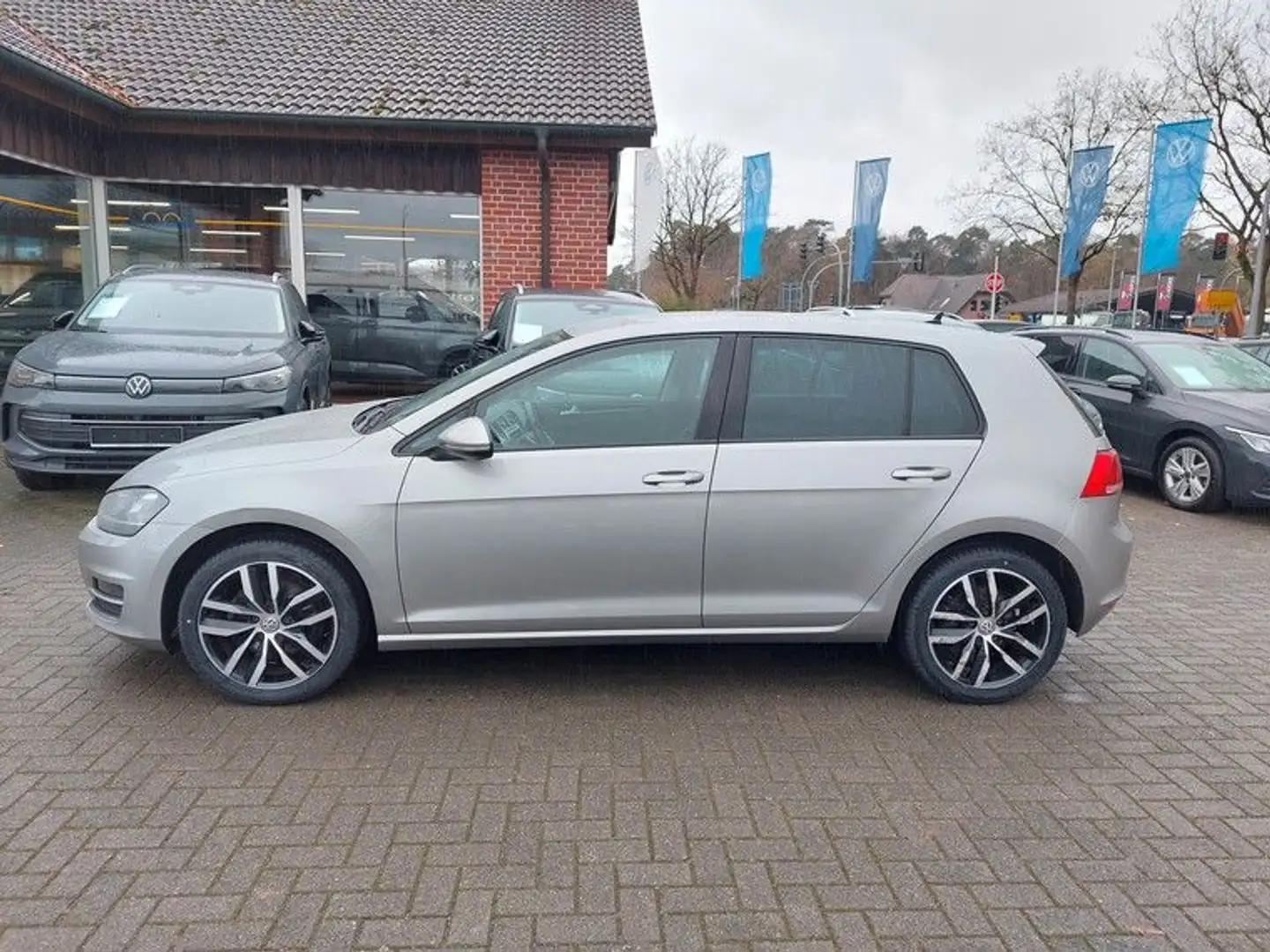 Volkswagen Golf VII 1,4TSI Highline Xenon*NAVI*DYNAUDIO*ACC Silber - 2