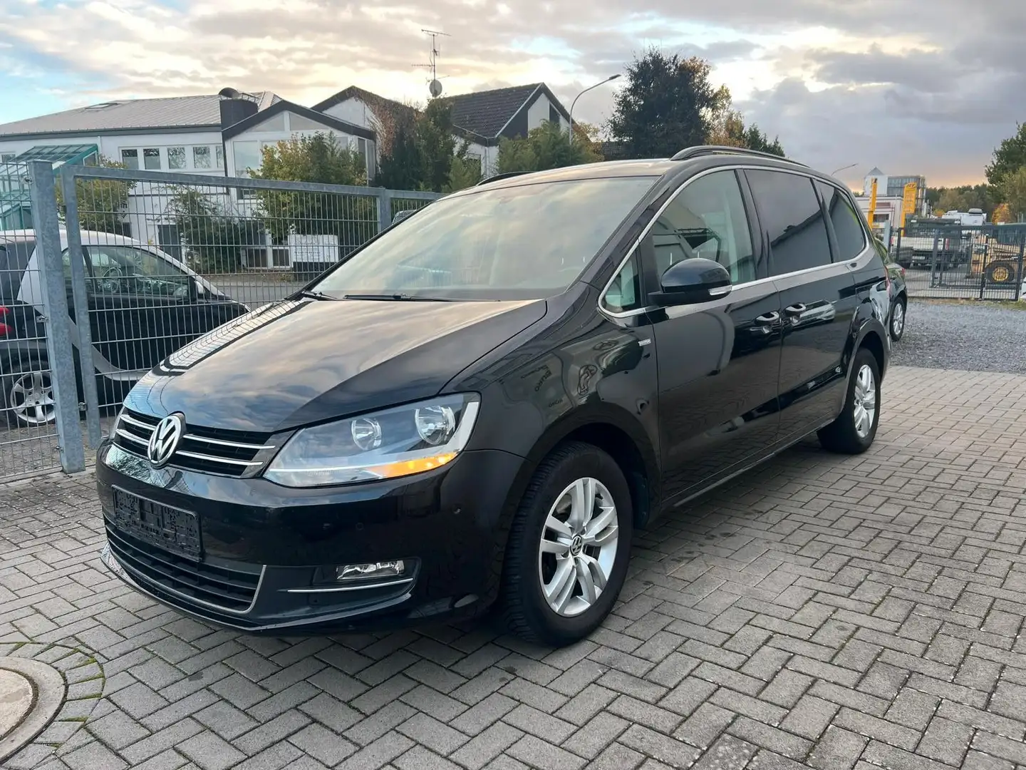 Volkswagen Sharan Match BMT DSG 6 Sitze Schwarz - 1