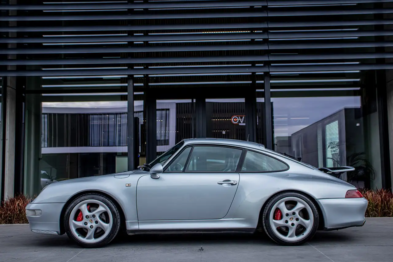 Porsche 993 911 Carrera 4S 3.6 Manueel 4X4 / SPORTZETELS / CRUISECONTROL / ZETELVERWARMING / BOORDCOMPUTER / TURBO CARROSSERIE, foto 12
