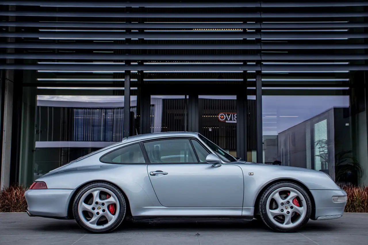 Porsche 993 911 Carrera 4S 3.6 Manueel 4X4 / SPORTZETELS / CRUISECONTROL / ZETELVERWARMING / BOORDCOMPUTER / TURBO CARROSSERIE, foto 7