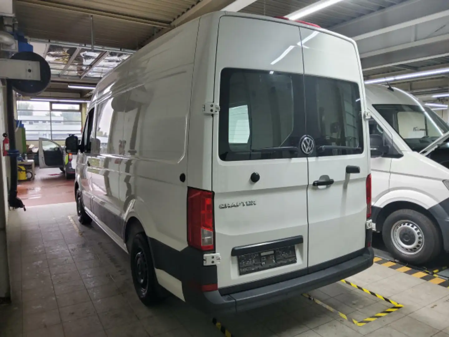 Volkswagen Crafter 35 MR HD 2.0 TDI 130 kW PDC KLIMA  FWD Bianco - 2