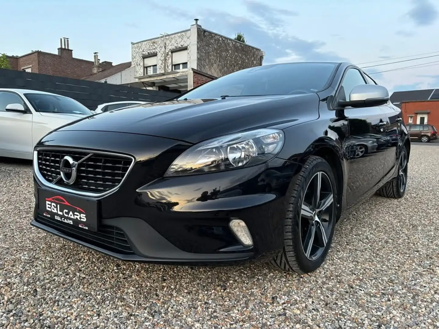 Volvo V40 2.0 R-Design **12 mois de garantie** Zwart - 1