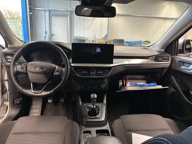 Ford Focus view 7