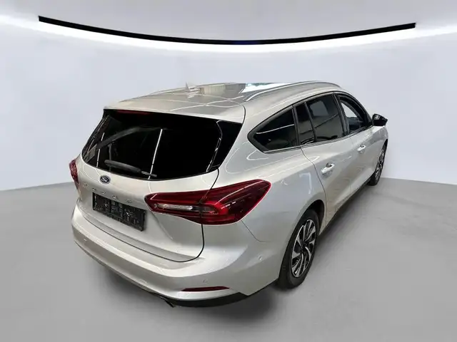 Ford Focus view 3