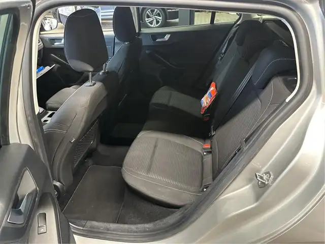 Ford Focus view 10