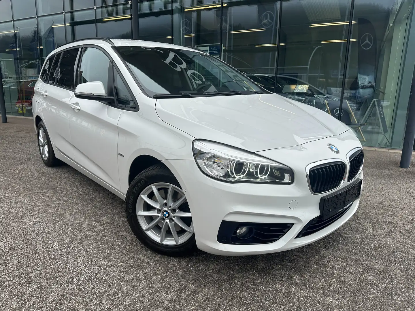 BMW 218 i Gran Tourer Sport Line *AHV*LED*Navigation* Weiß - 1