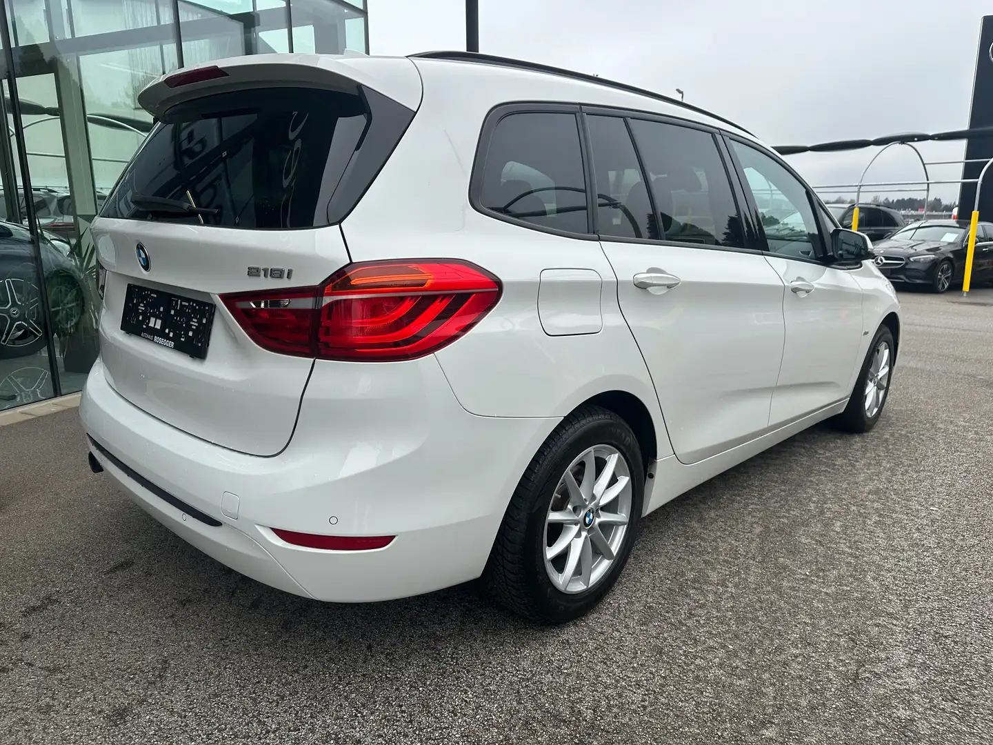 BMW 218 i Gran Tourer Sport Line *AHV*LED*Navigation* Weiß - 2