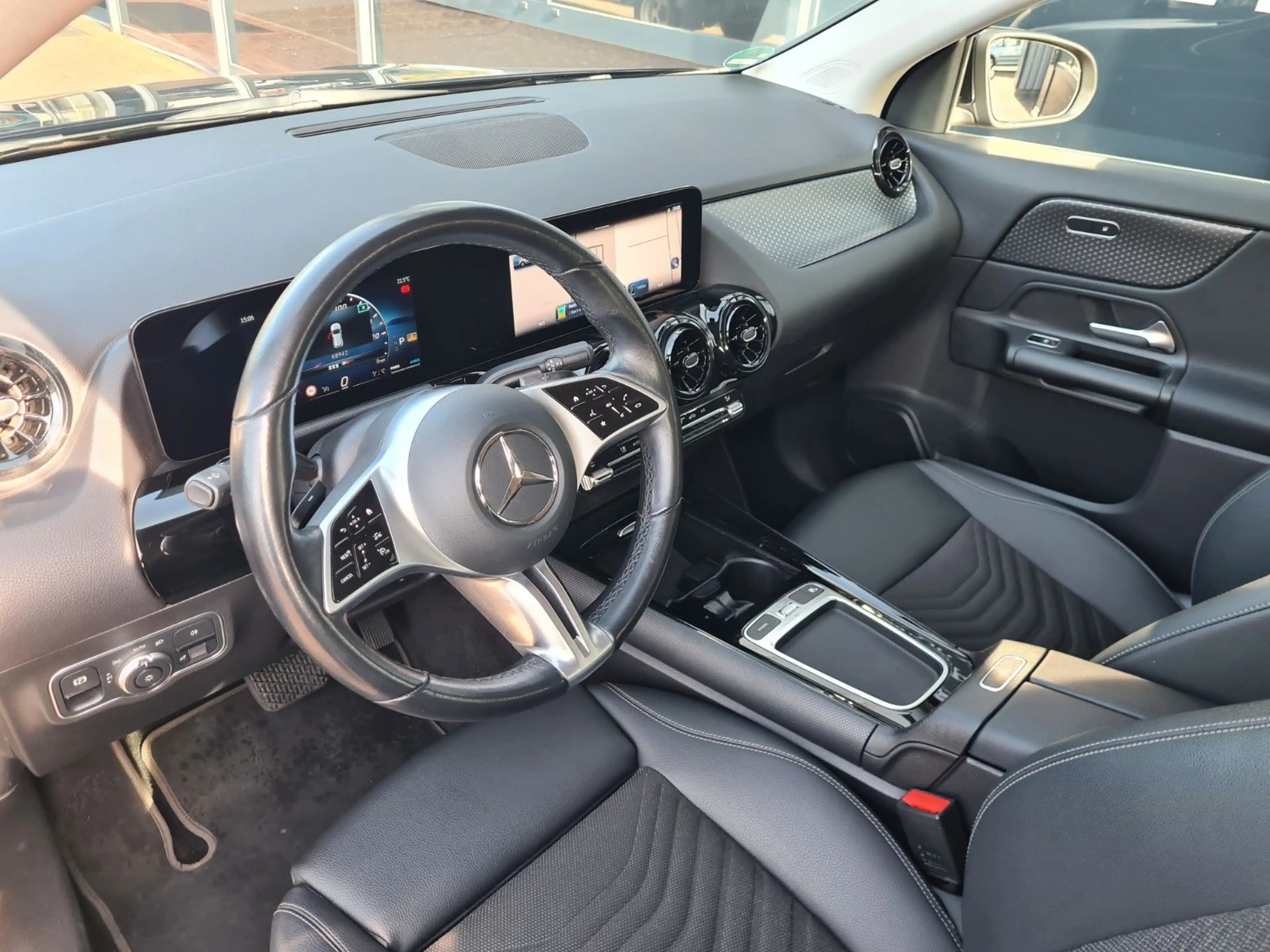 Mercedes-Benz GLA 180 7G DCT - NAVI - CAM - 8 x ALU - — photo 10